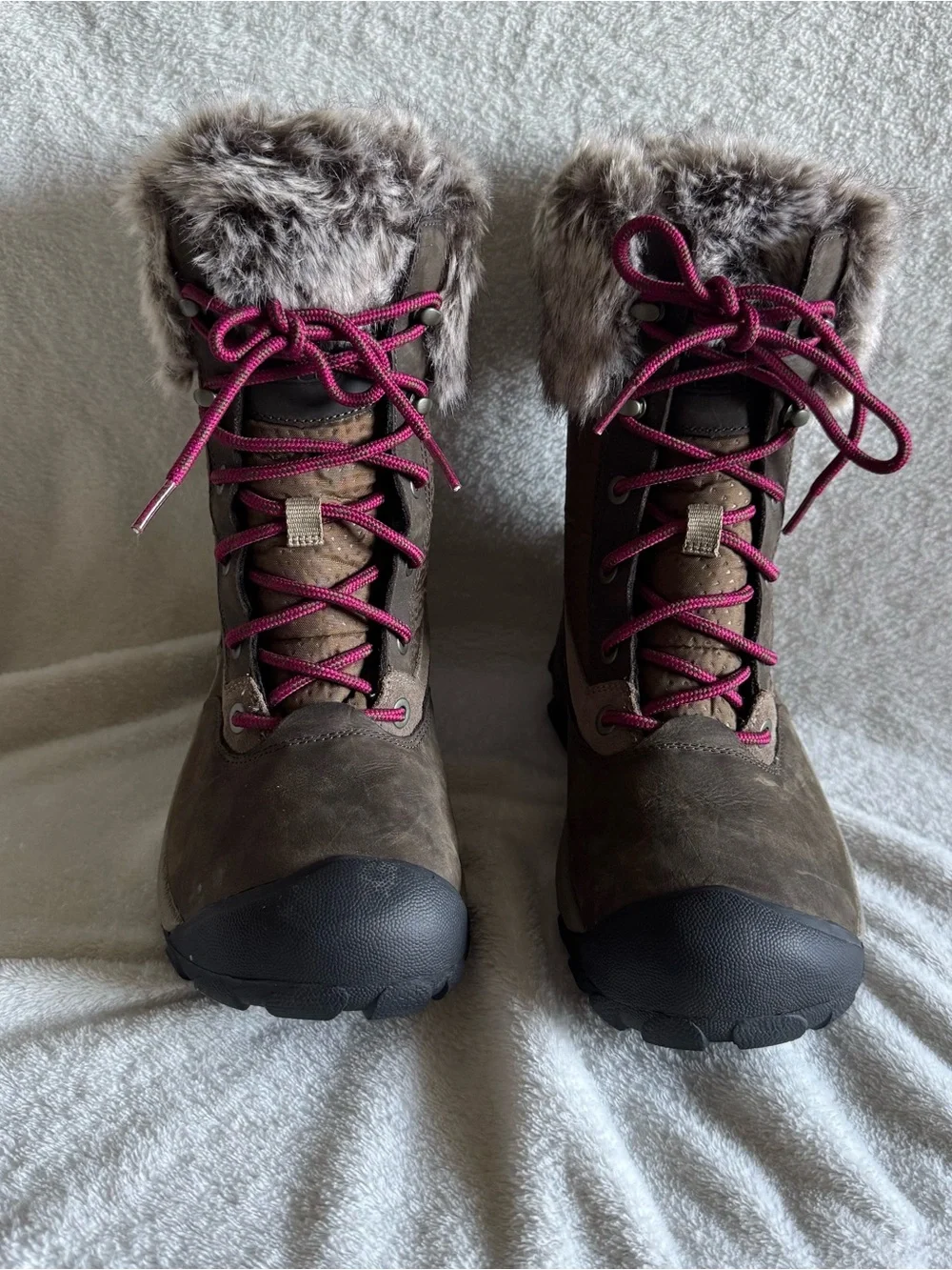 Keen Women's Brown Winter Boots with Pink Laces and Faux Fur Collar